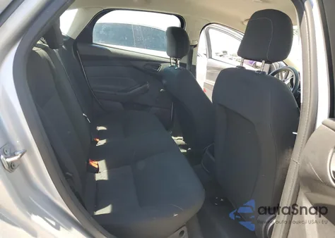 2018 Ford Focus S z USA, uszkodzony, nr VIN 1FADP3E2XJL279035